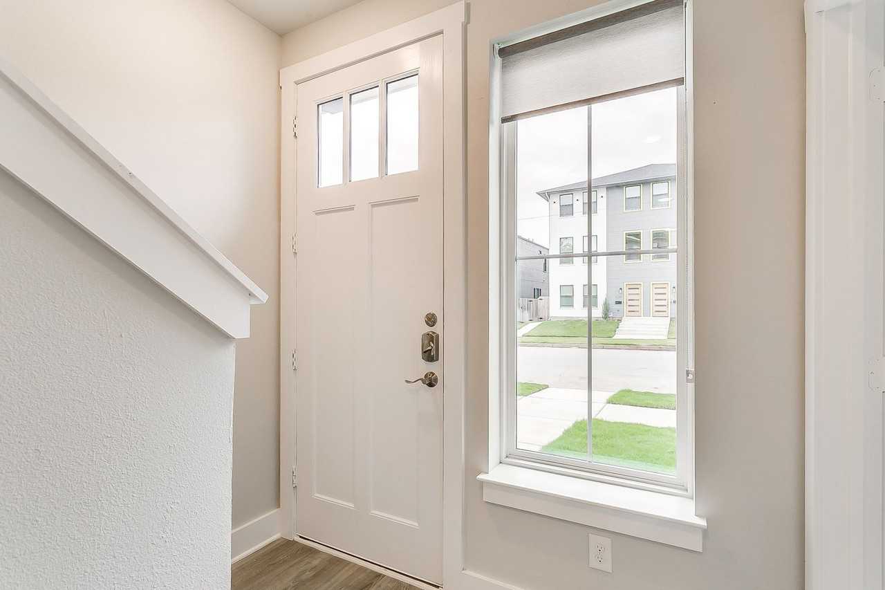 3210 Forest Park Blvd - Photo 5 of 42