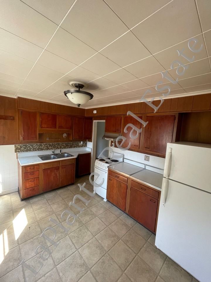 1027 Eleanor St - Photo 4 of 7