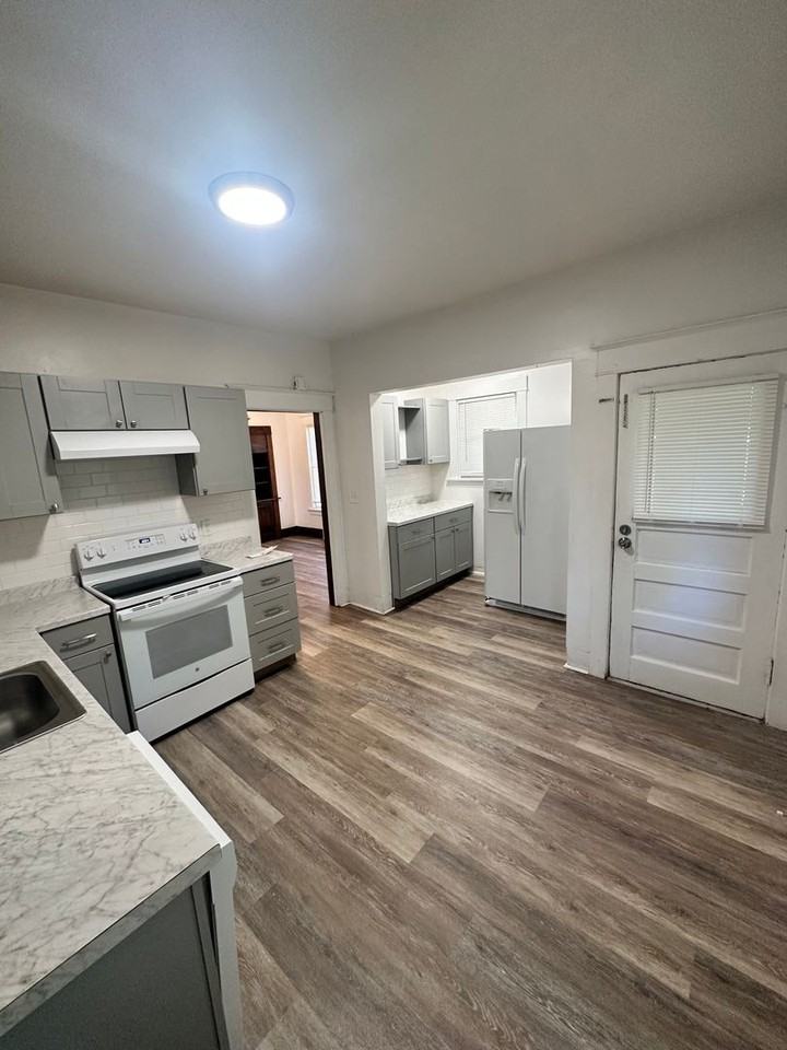 1703 E 9th Ave - Photo 6 of 16