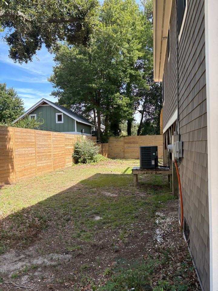 1005 Indian Dr - Photo 5 of 37