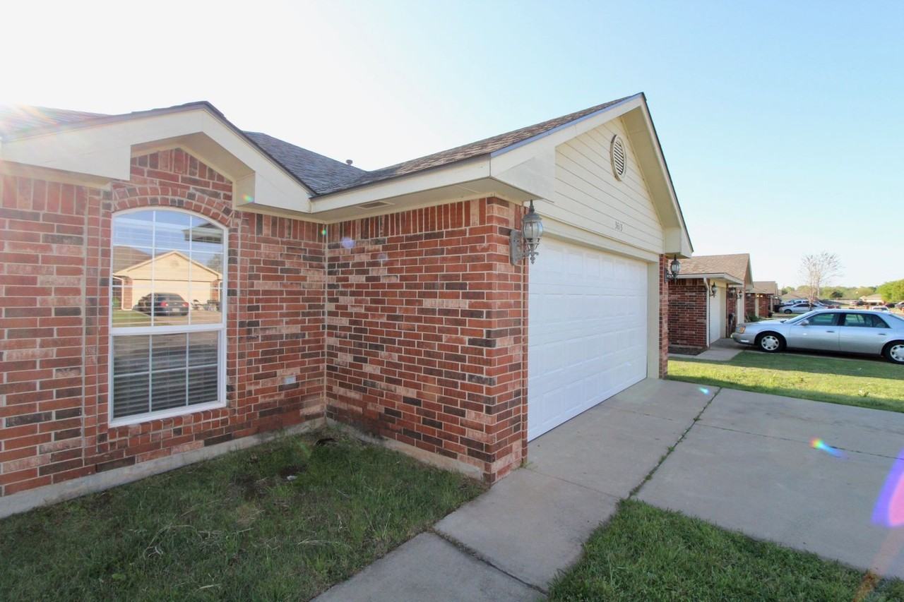 3613 Ellis Ave - Photo 2 of 25