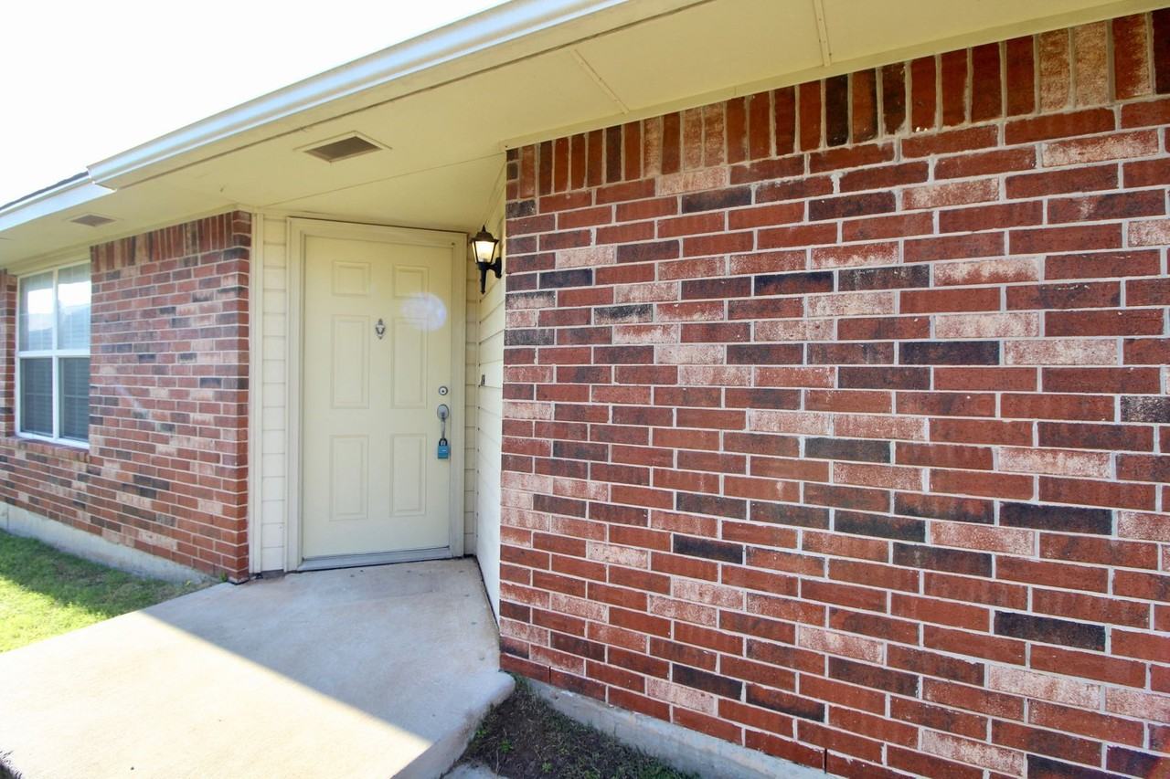 3613 Ellis Ave - Photo 3 of 25