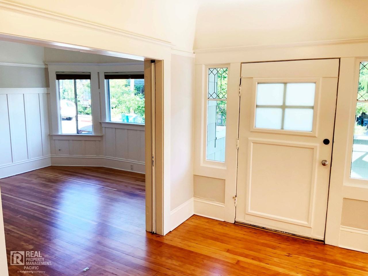 2501 Russell St - Photo 2 of 23