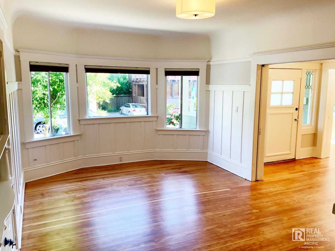 2501 Russell St - Photo 3 of 23