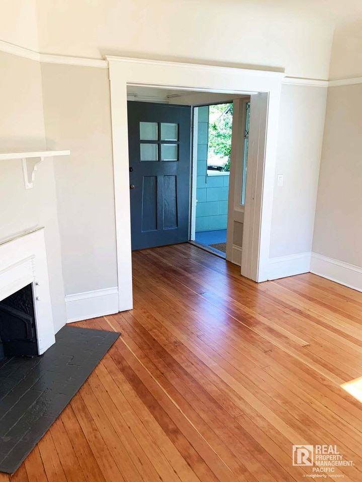 2501 Russell St - Photo 6 of 23