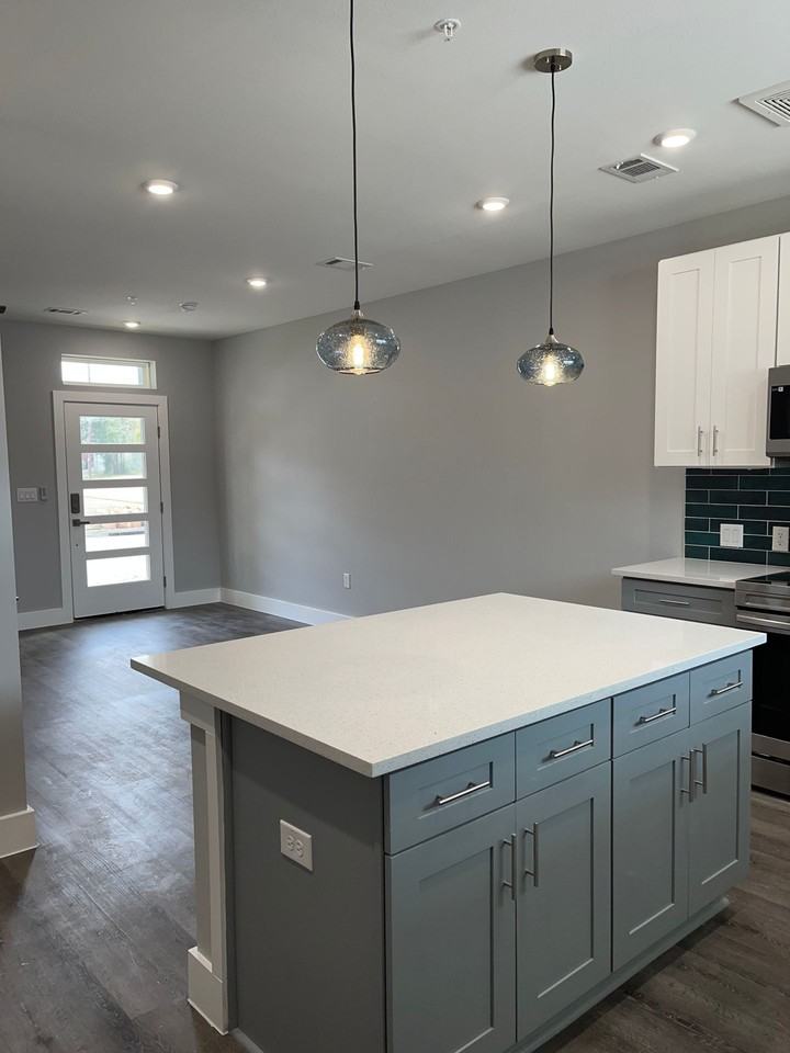 TCU 6 bedroom duplex - Photo 4 of 12