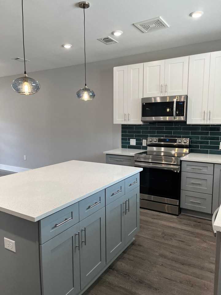 TCU 6 bedroom duplex - Photo 5 of 12