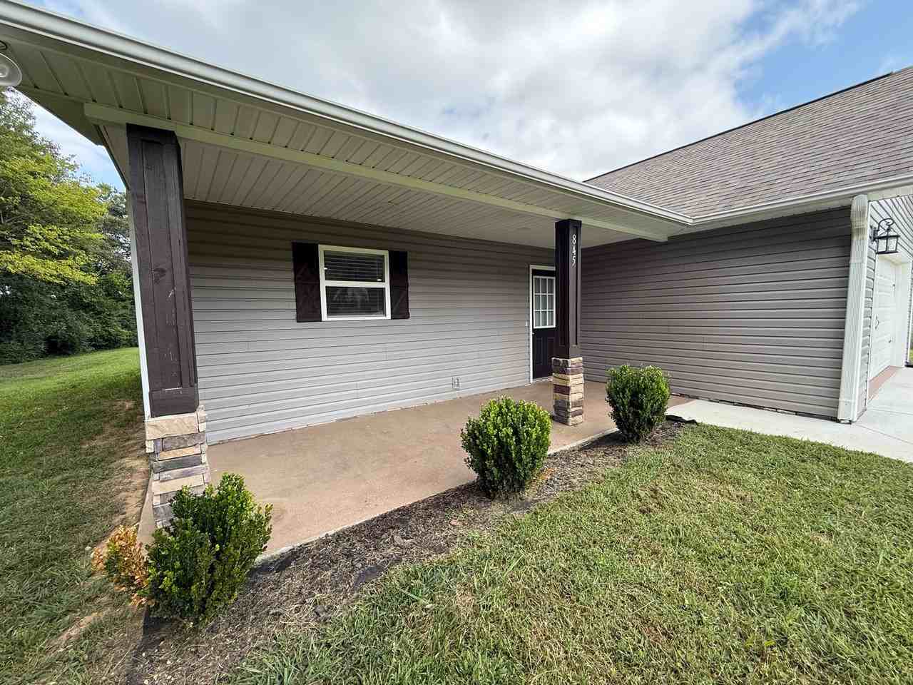 845 Alley Dr - Photo 2 of 18