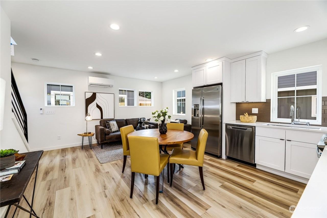 9031 15th Ave Sw - Photo 4 of 14
