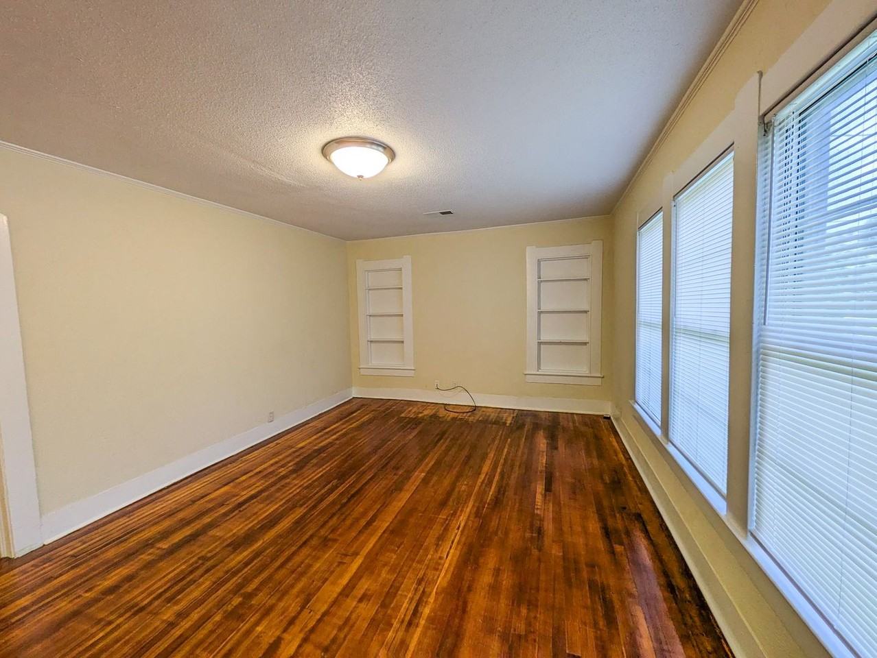 458 Belvedere Dr - Photo 2 of 16