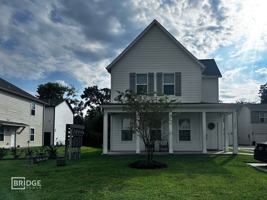 featured image of 332 Huisache St