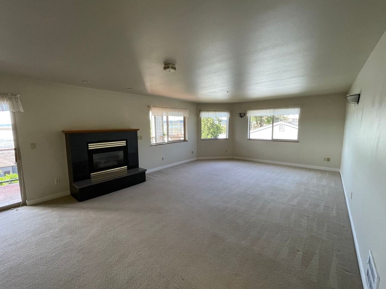 1499 Se 9th Ave #204 - Photo 3 of 17