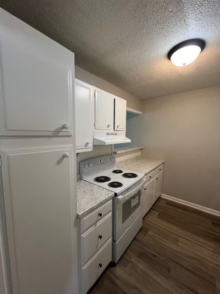 1604 Moss St #13 - Photo 4 of 7