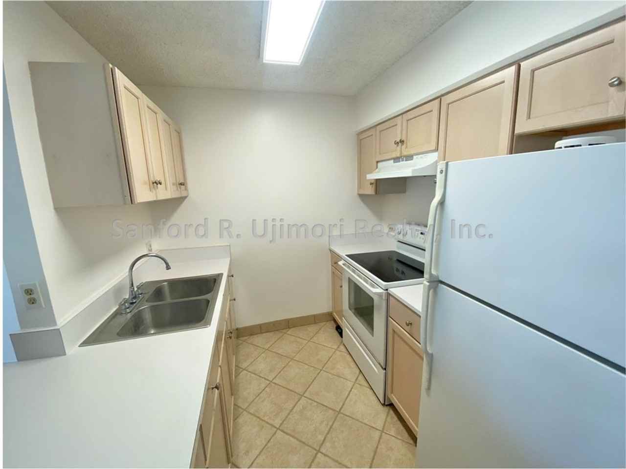 725 Piikoi St #402 - Photo 2 of 9