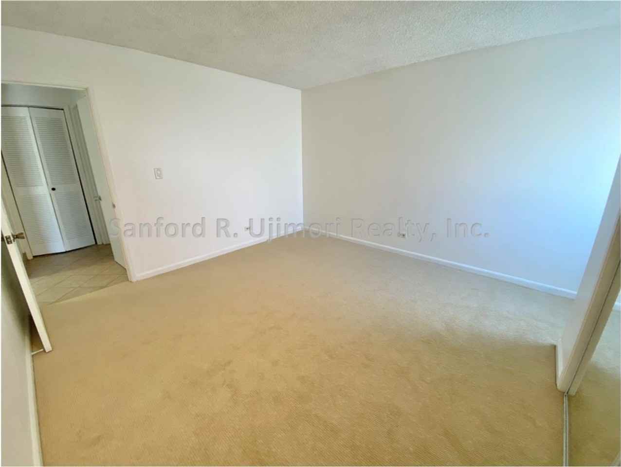 725 Piikoi St #402 - Photo 3 of 9