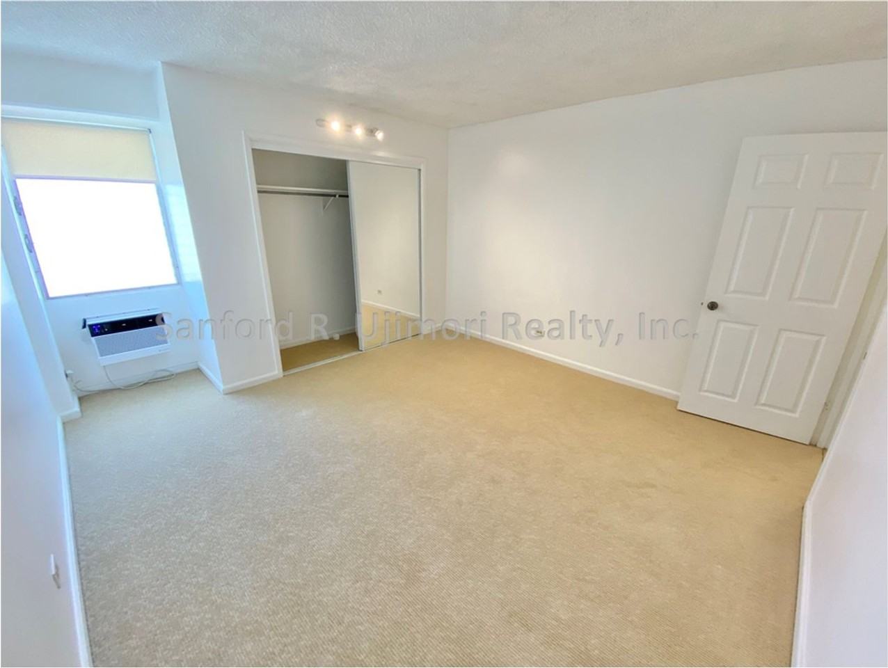 725 Piikoi St #402 - Photo 4 of 9