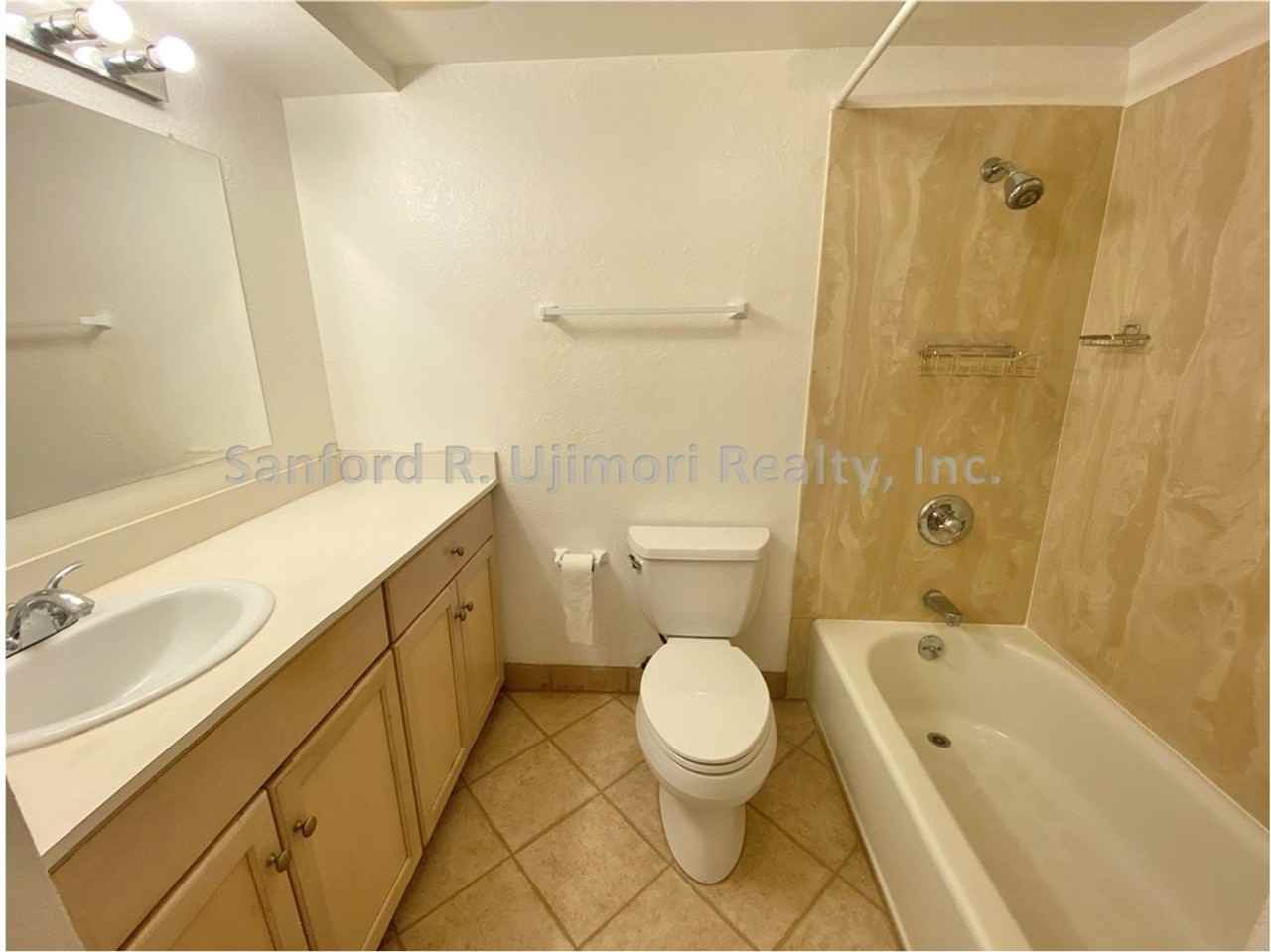 725 Piikoi St #402 - Photo 5 of 9