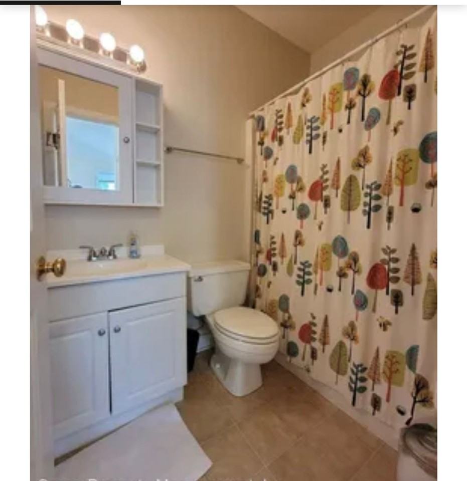 425 S Madison St - Photo 2 of 9