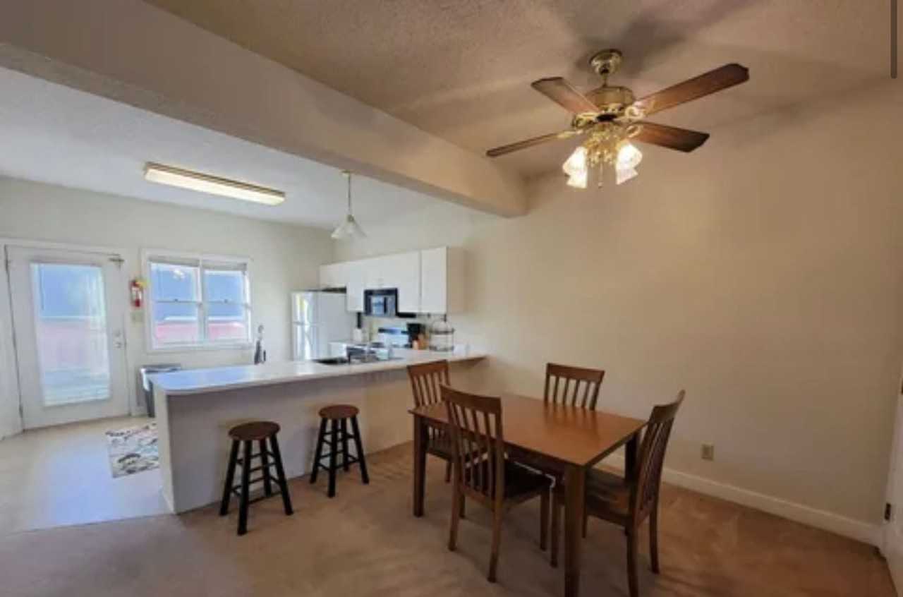 425 S Madison St - Photo 5 of 9
