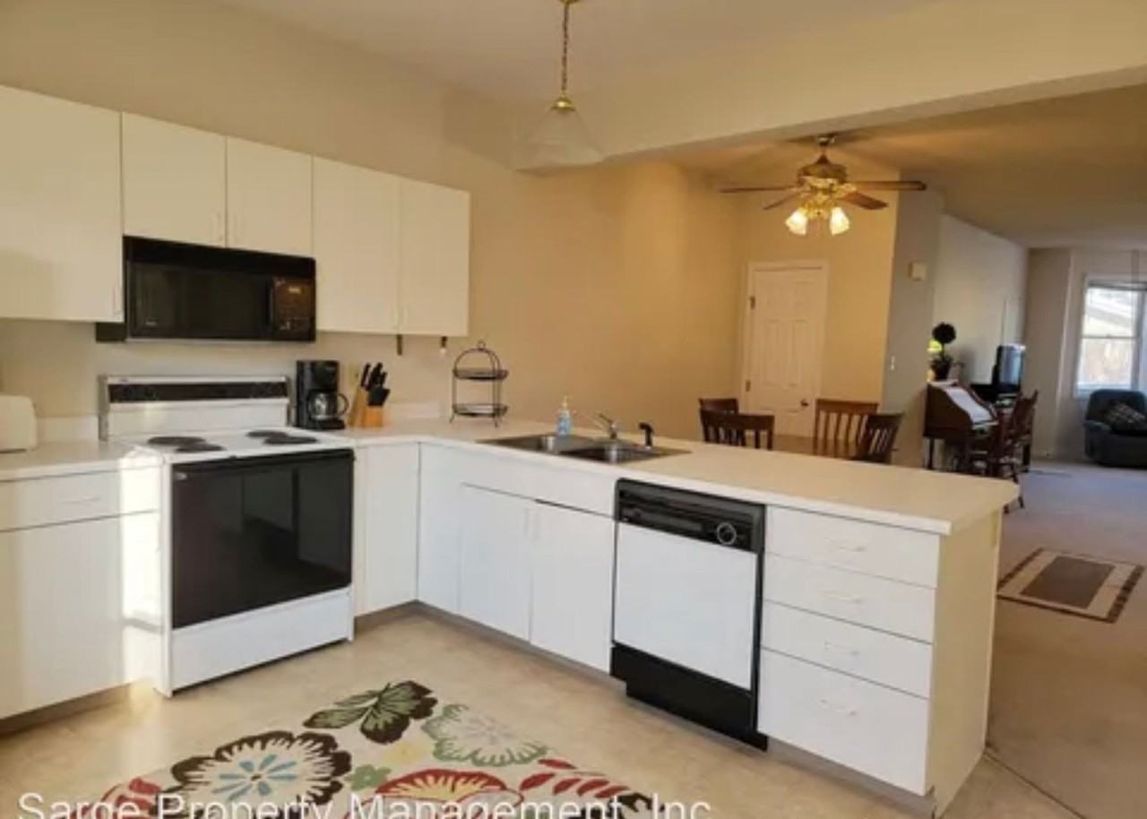 425 S Madison St - Photo 6 of 9