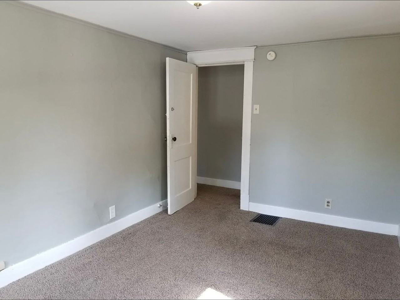 601 E University St - Photo 6 of 14