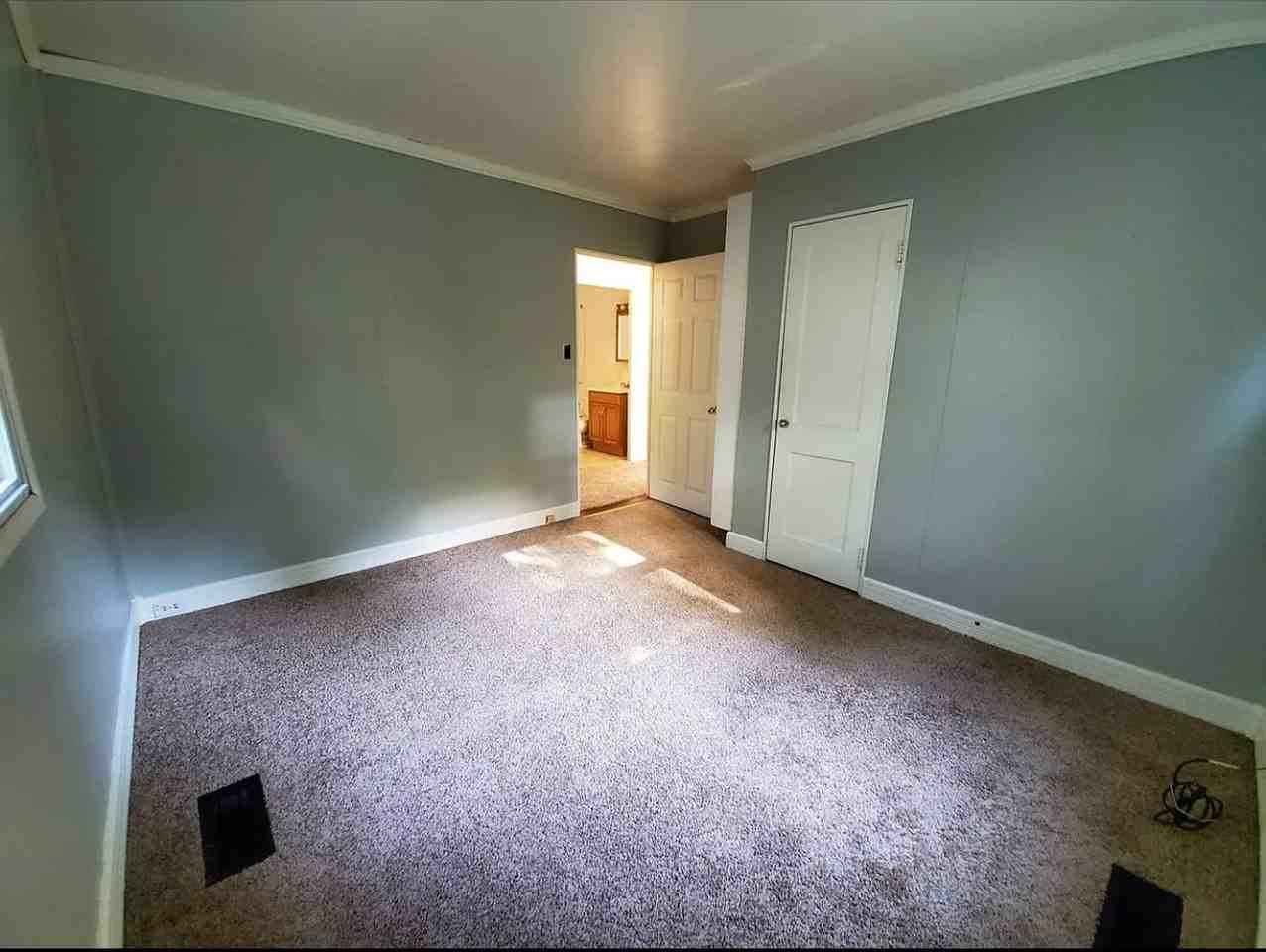 515 S Mitchell St - Photo 2 of 10