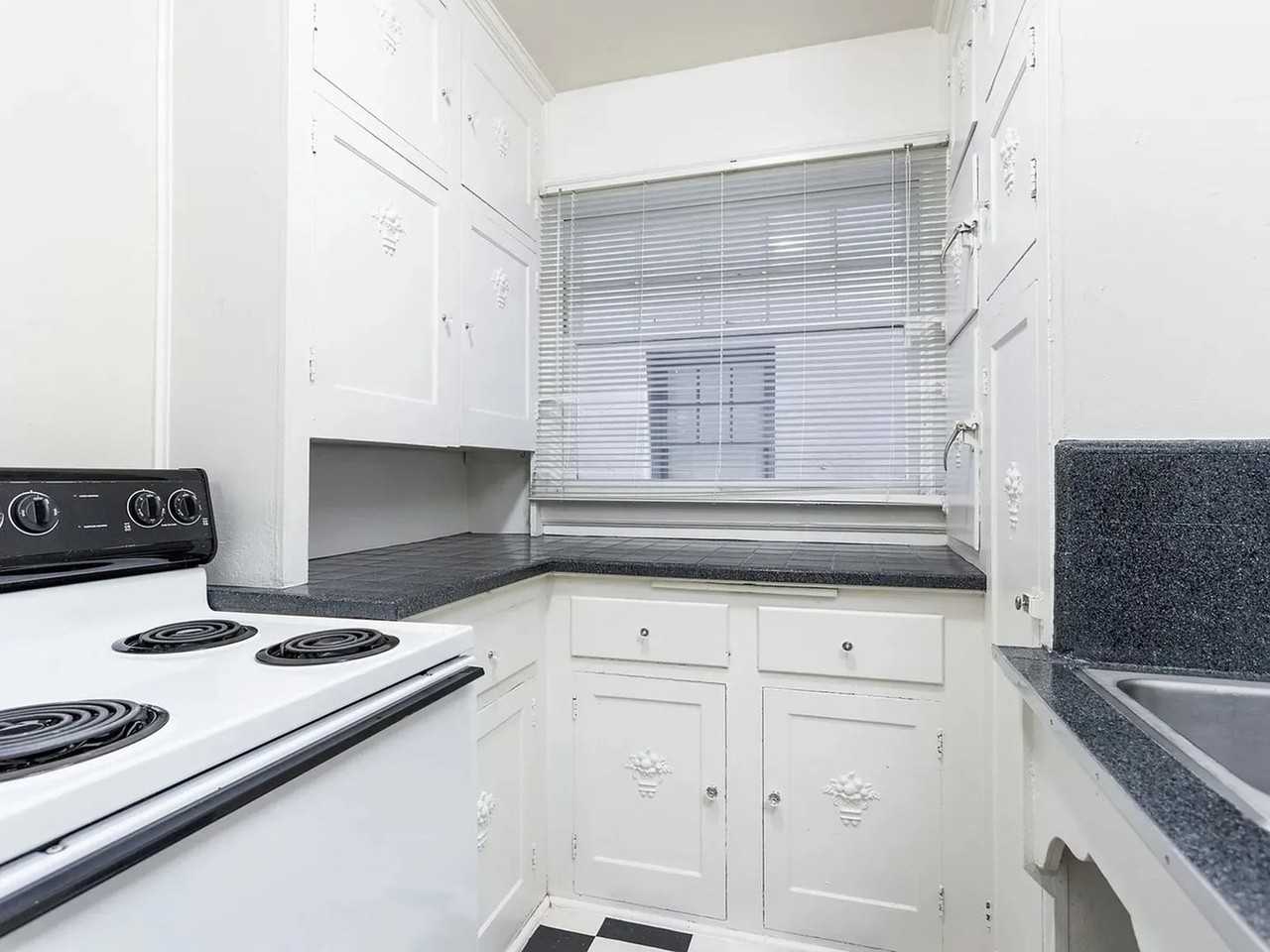 708 NW 19th Ave. - Photo 4 of 35