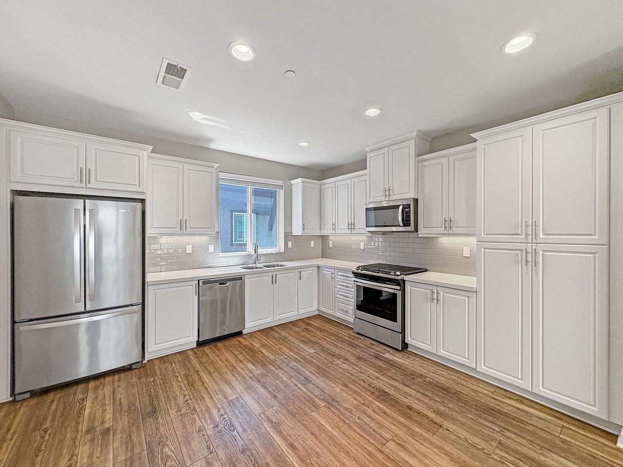 2580 S Escondido Blvd - Photo 2 of 22