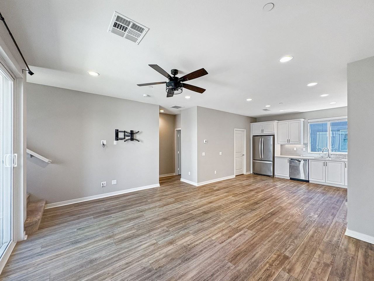 2580 S Escondido Blvd - Photo 3 of 22