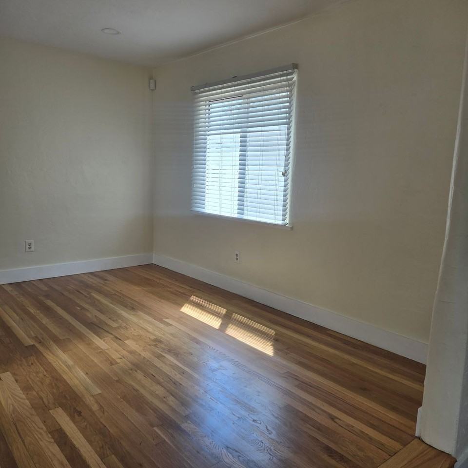 2730 Burton Ave Se - Photo 2 of 23