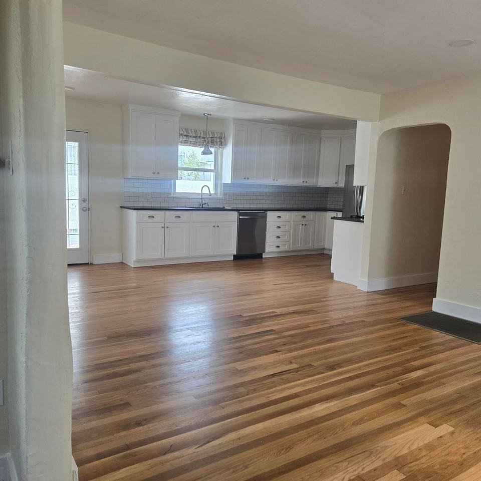 2730 Burton Ave Se - Photo 3 of 23