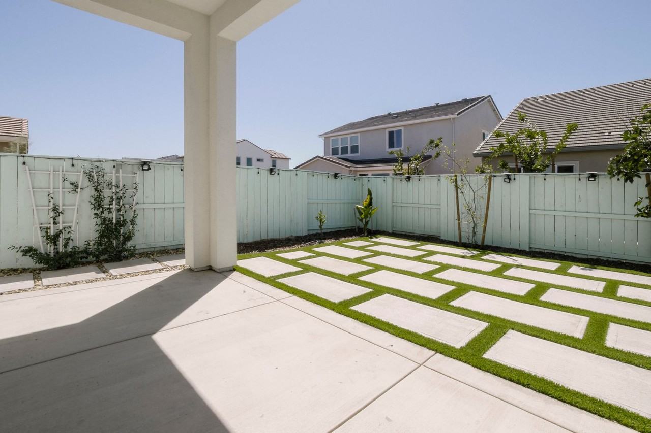 3034 Carrousel St - Photo 3 of 50