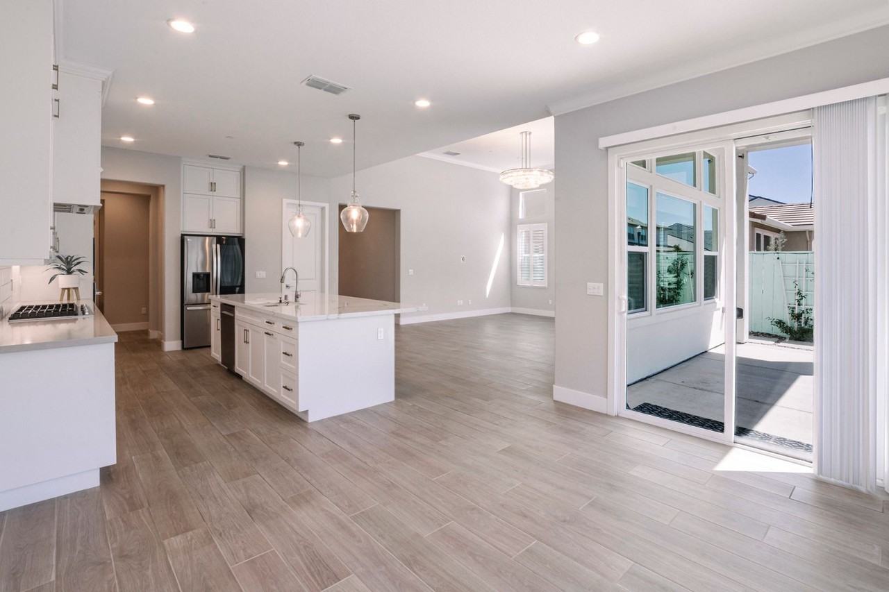 3034 Carrousel St - Photo 7 of 50