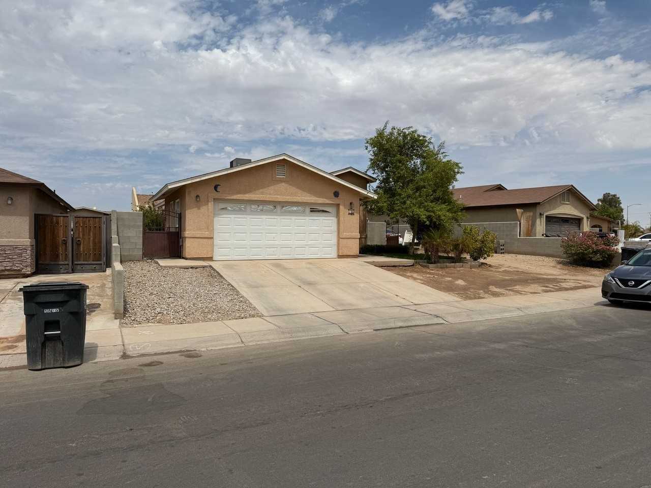 736 E Las Brisas Blvd - Photo 3 of 18