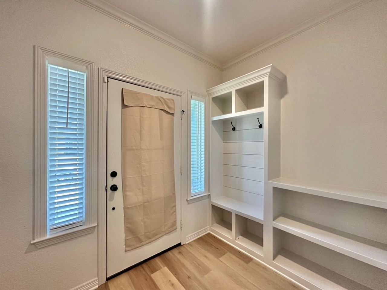 3076 Royal Garden Rd - Photo 2 of 31