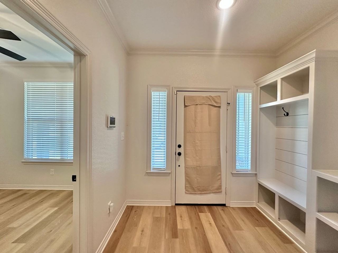 3076 Royal Garden Rd - Photo 3 of 31