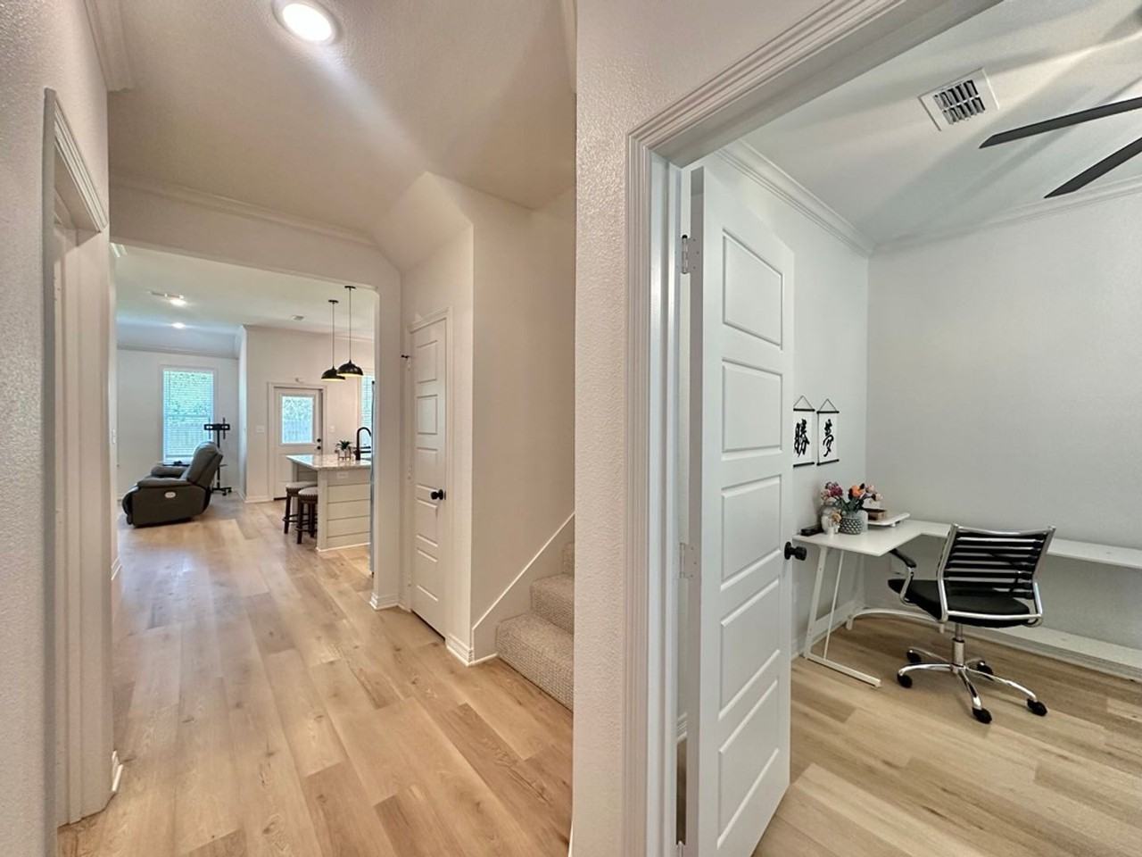 3076 Royal Garden Rd - Photo 4 of 31