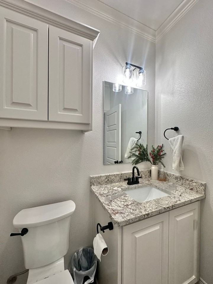 3076 Royal Garden Rd - Photo 6 of 31