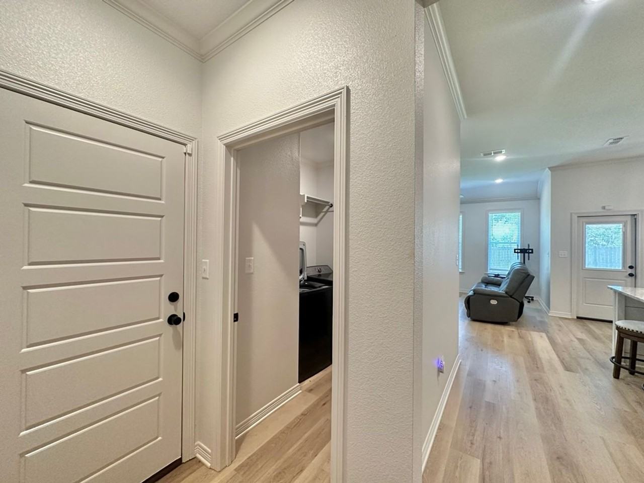 3076 Royal Garden Rd - Photo 7 of 31