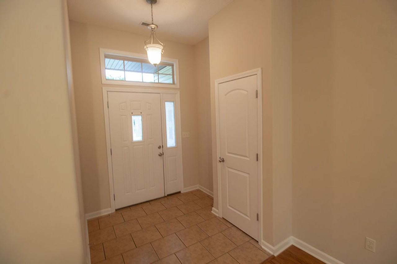 7002 Madison Creek Dr - Photo 2 of 34