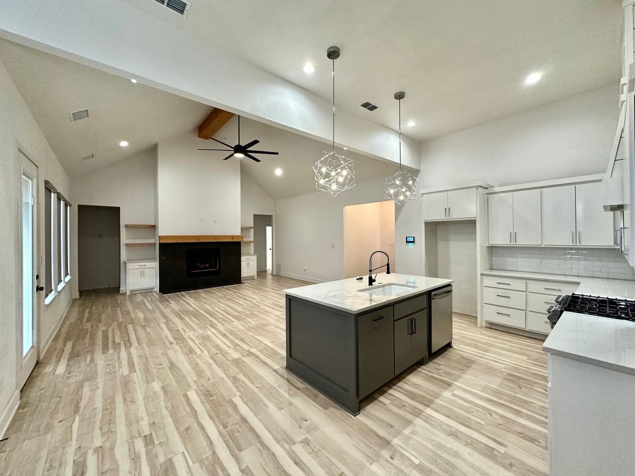504 Brookshire Ave - Photo 3 of 32