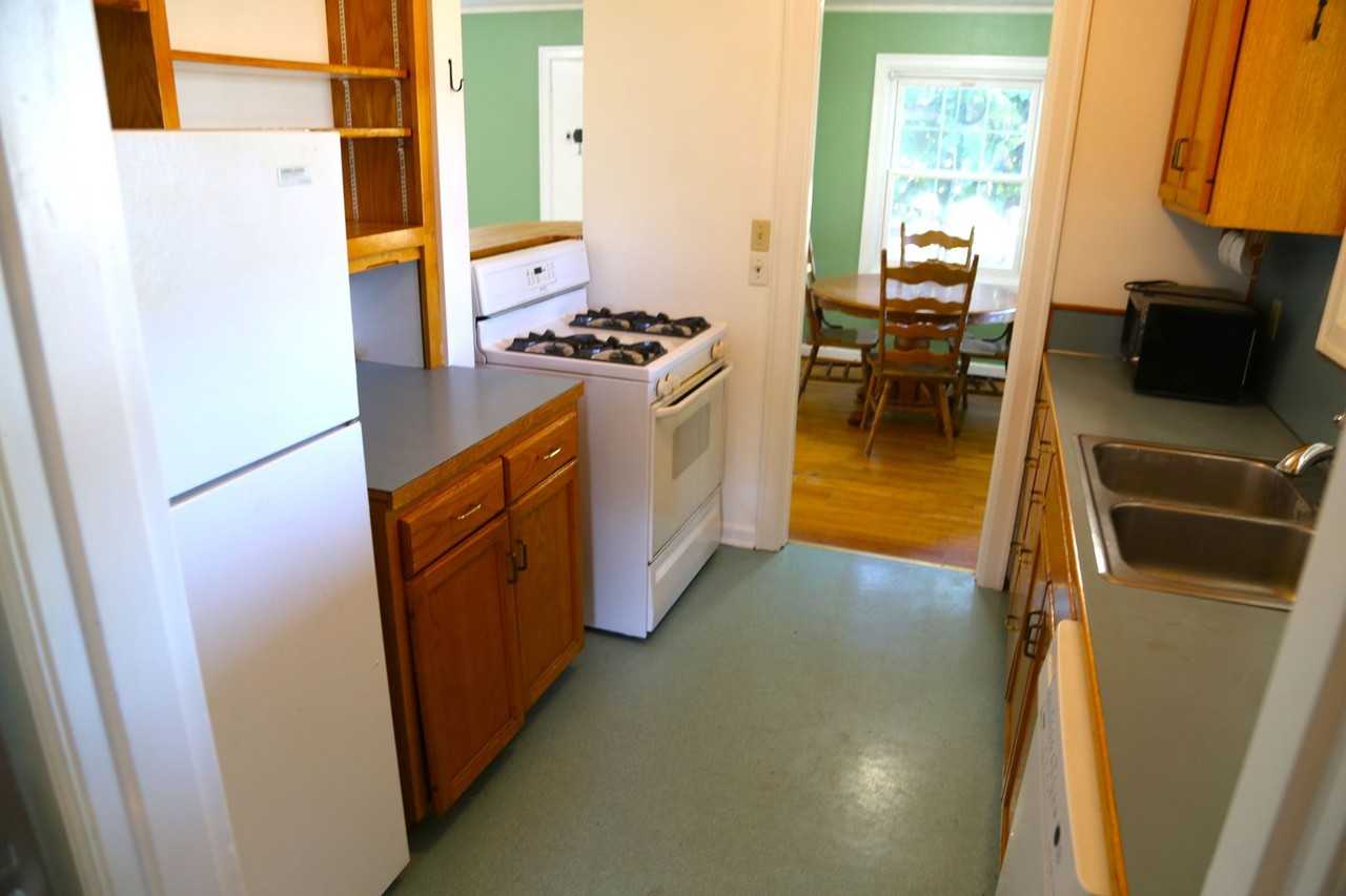 1065 Sw Poplar Pl - Photo 3 of 21