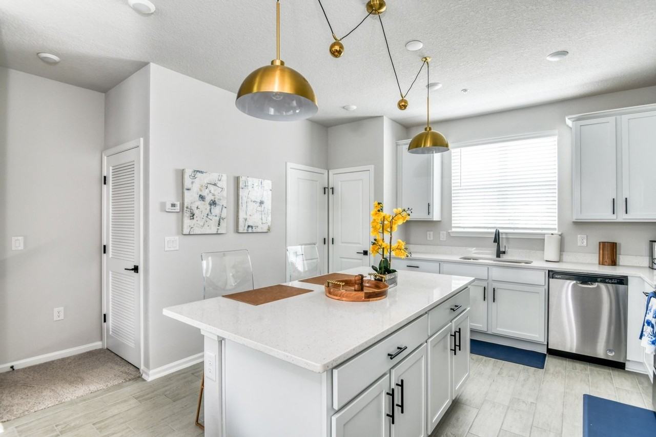 1063 Farwell St - Photo 3 of 23