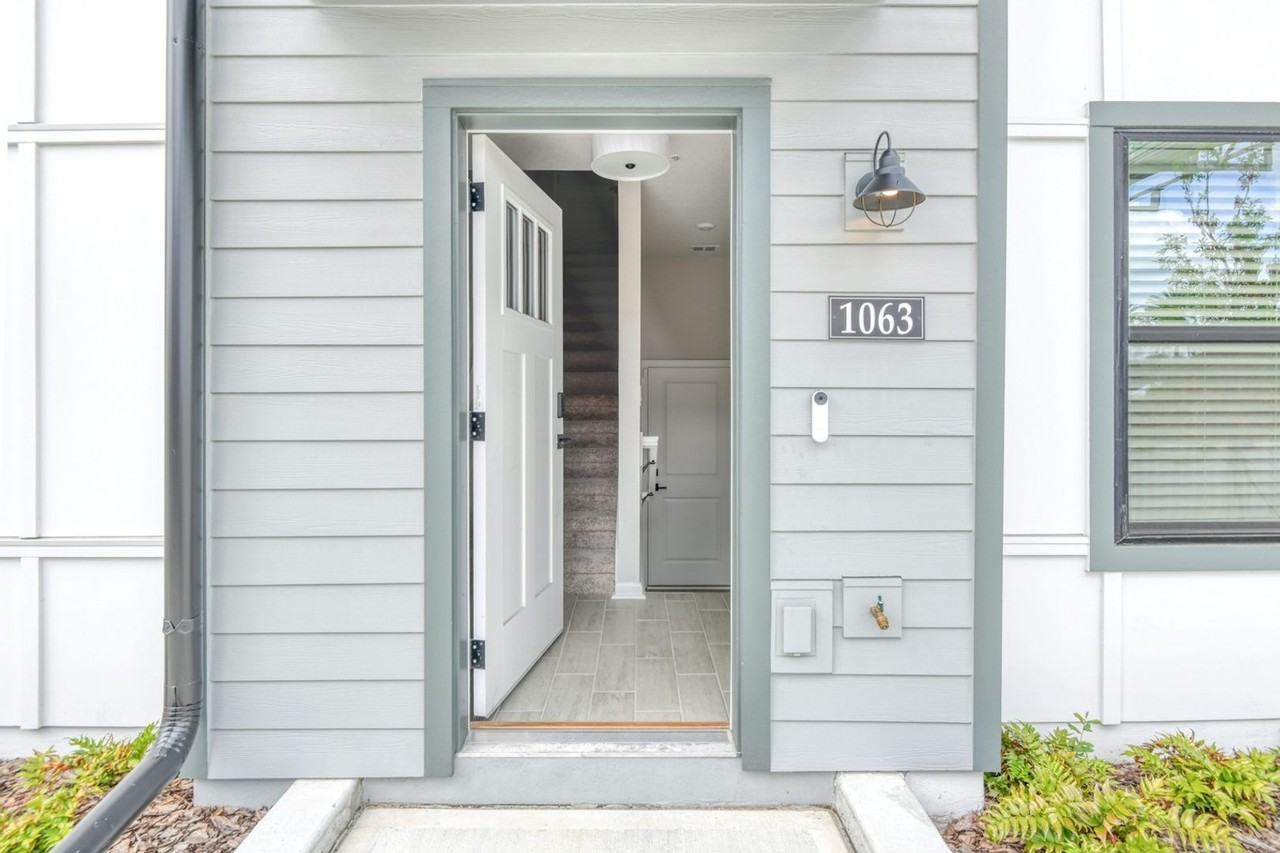 1063 Farwell St - Photo 2 of 23