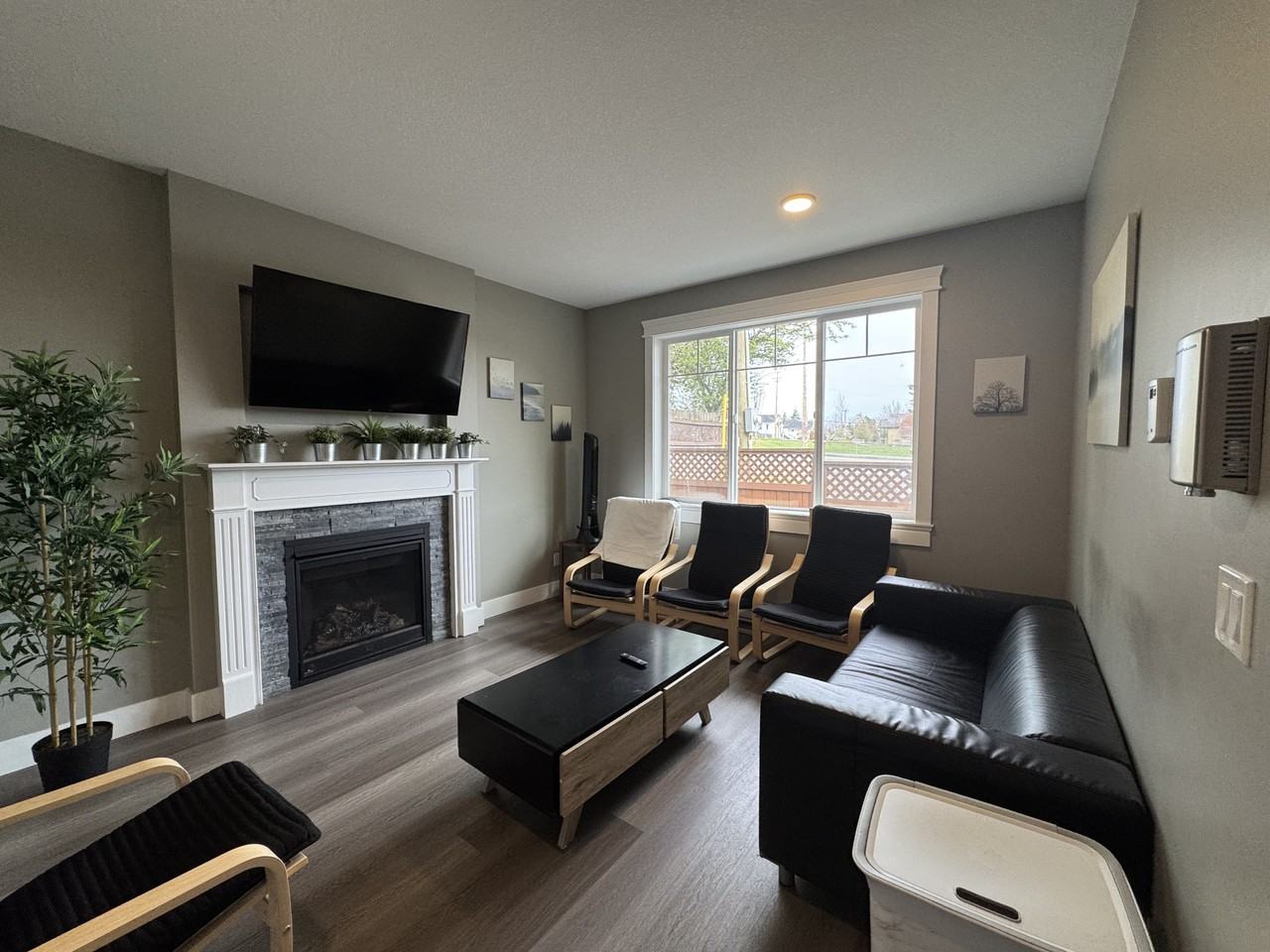 593 Fifth St #1 - Photo 2 of 25