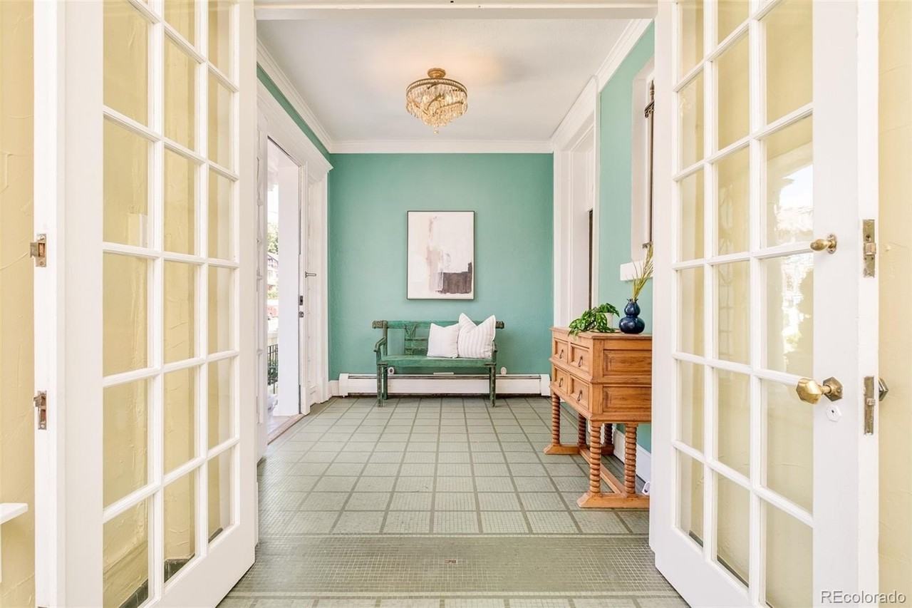 680 N Clarkson St - Photo 3 of 44