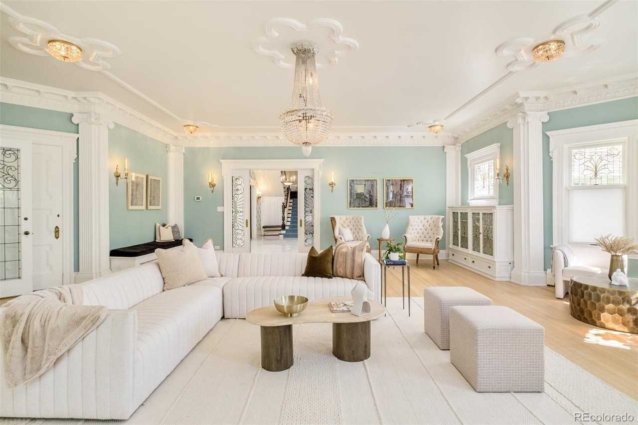 680 N Clarkson St - Photo 6 of 44