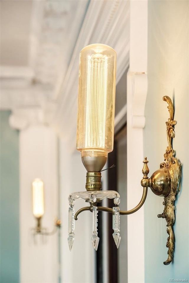 680 N Clarkson St - Photo 7 of 44