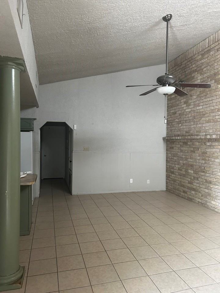 2247 2nd St - Photo 6 of 19