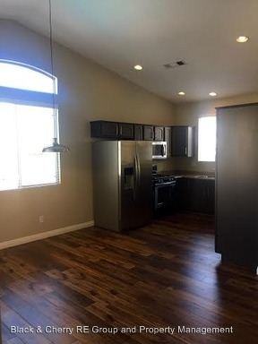 206 Roxborough St - Photo 3 of 11